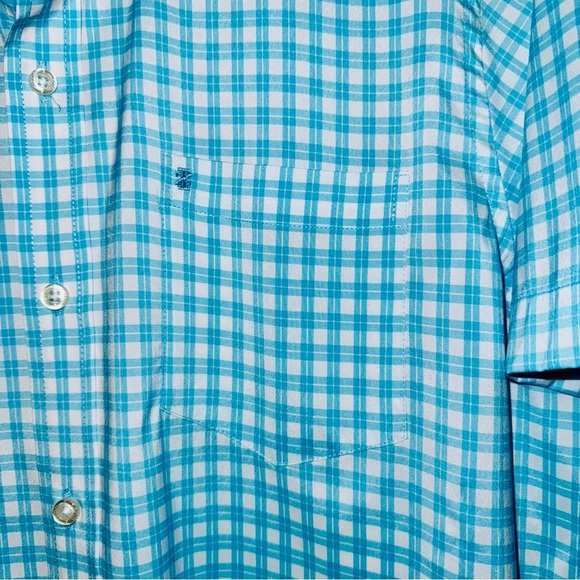Medium NWOT IZOD feels like a fishing shirt blue and white
Button down collar - Picture 2 of 9